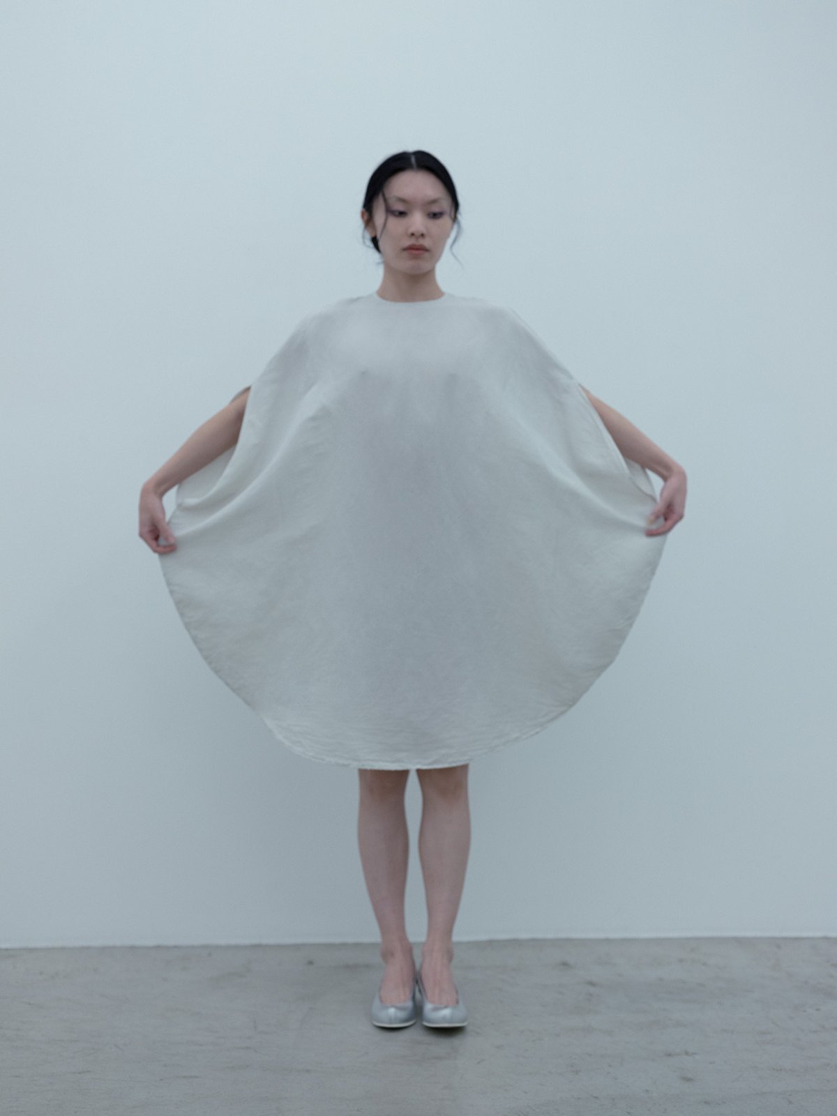 Silk paper grogram silver-quartz colored circle dress