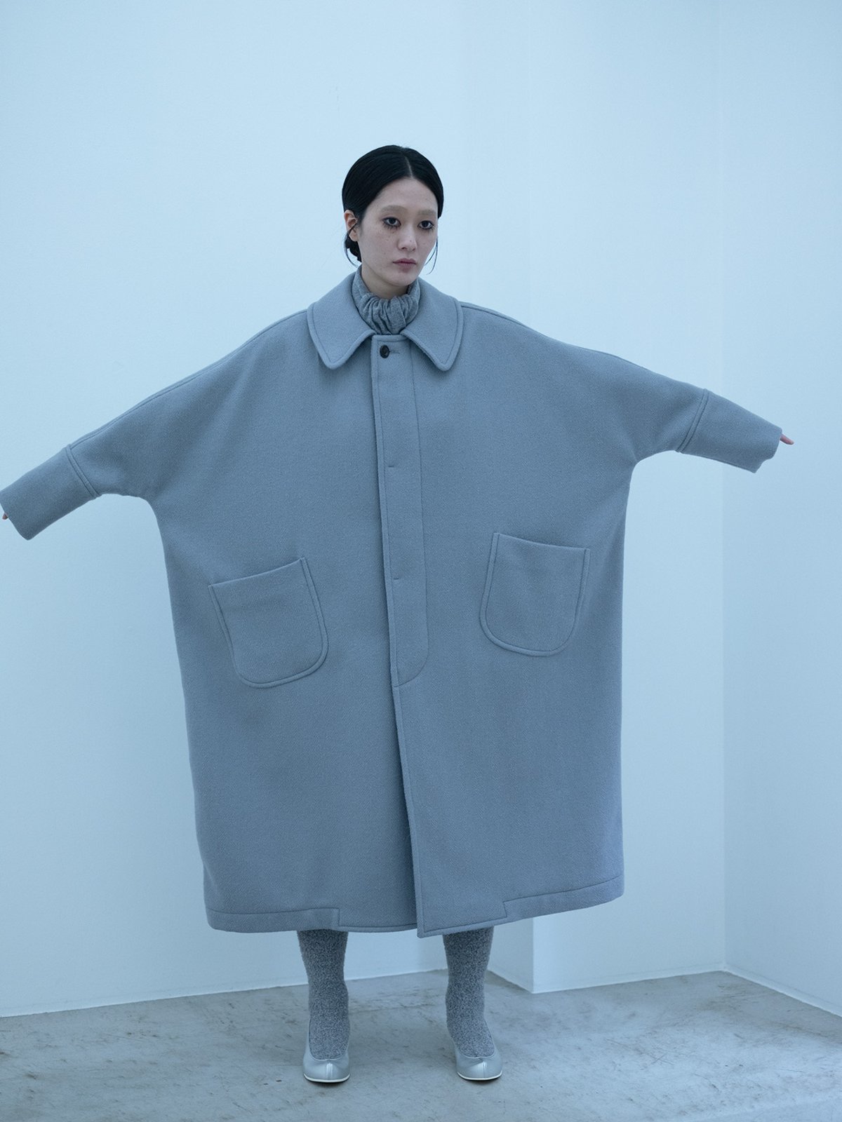 Herringbone shetland wool dolman sleeve coat, Cashmere Silk knit tenugui, Alpaca loop knit socks, Fulgent silver Koshin folk pumps