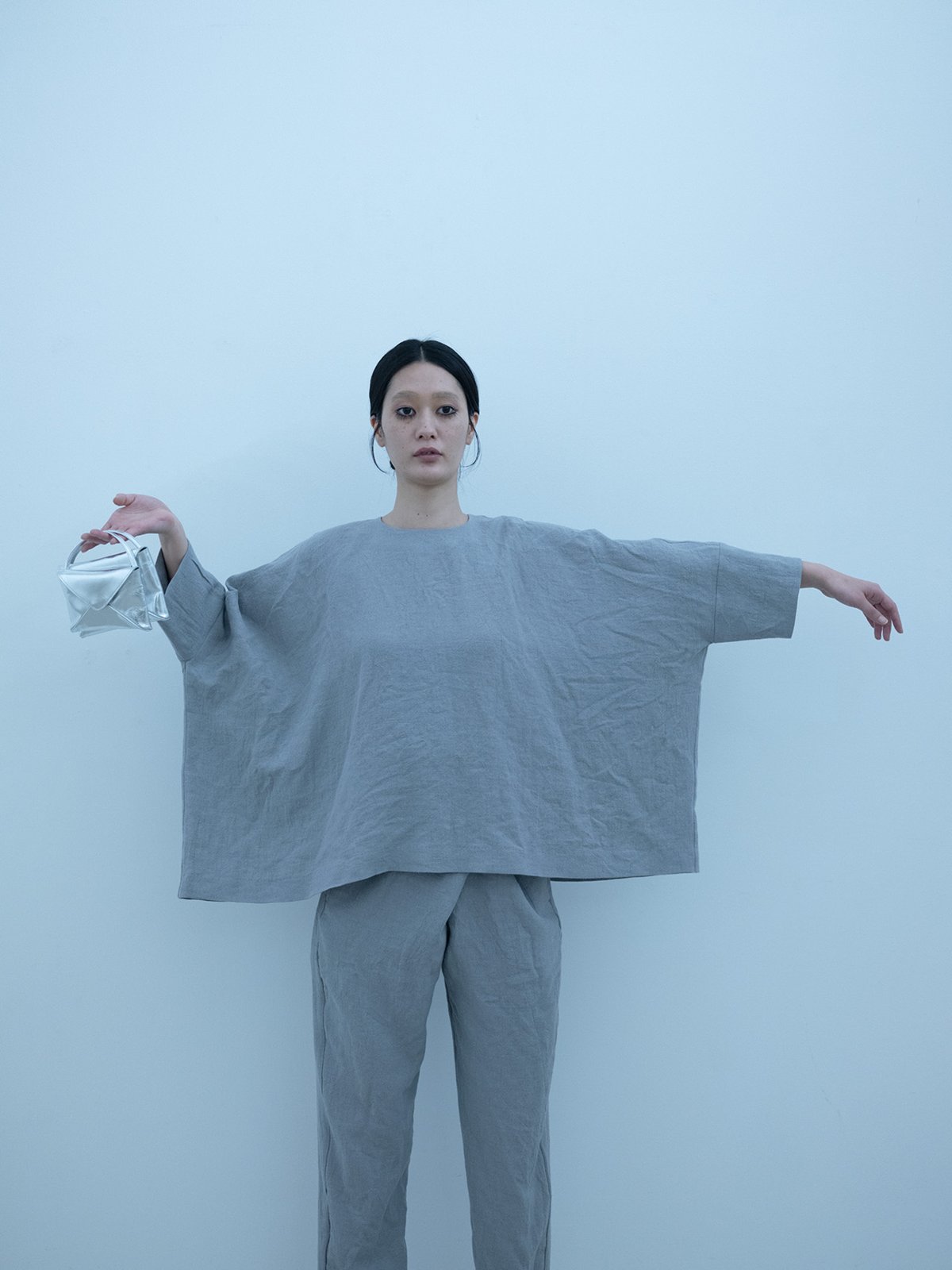 Old linen wool twill big square top and wrapped pants, Fulgent silver leather envelope purse and small purse