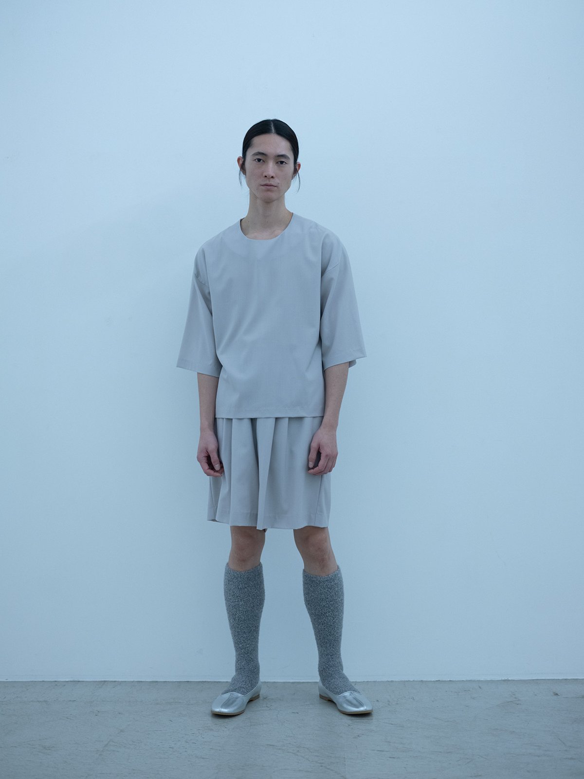 Light merino wool poplin pullover and short pants