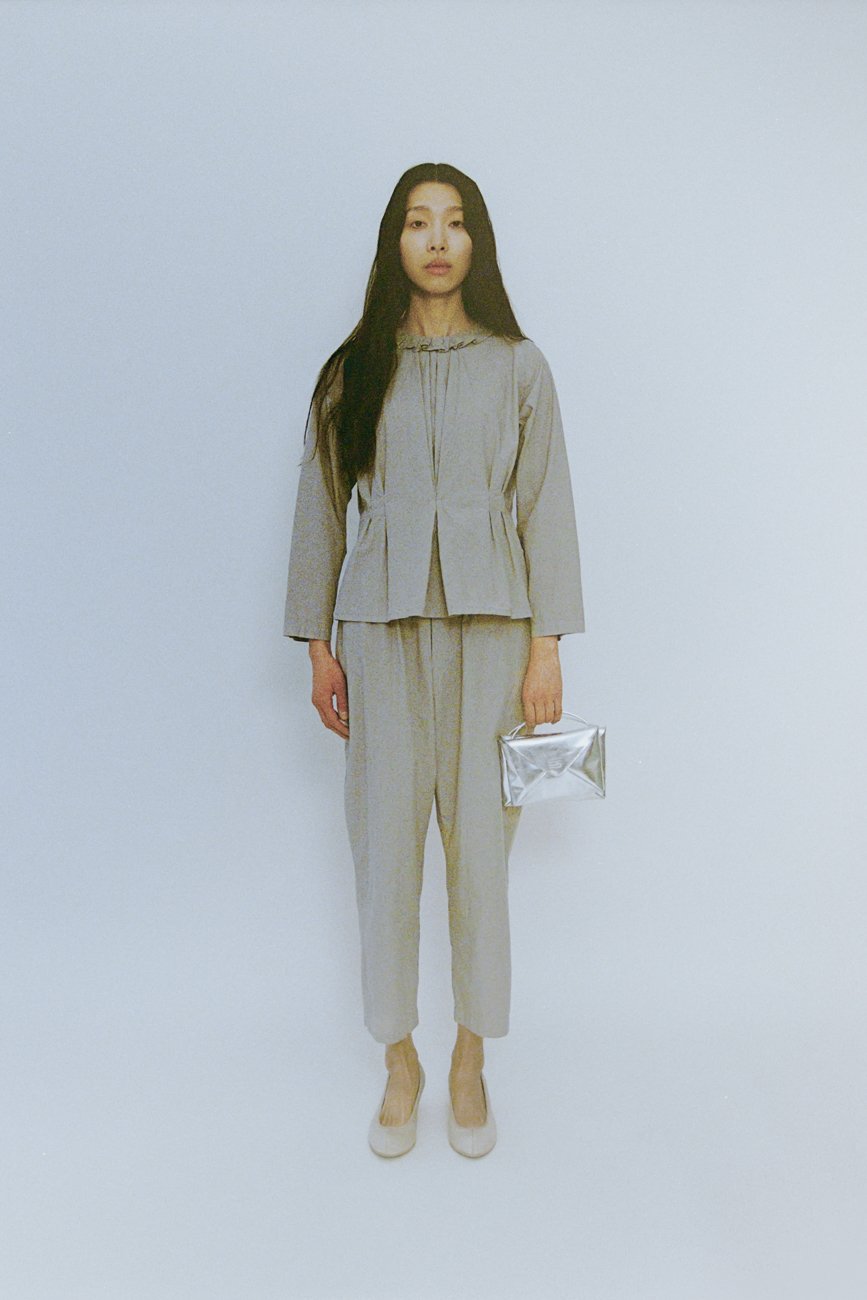 Shirt with classic frilled collar and pleats in the front. Folk pants with a gathered belt. Made of silk-cotton broadcloth.