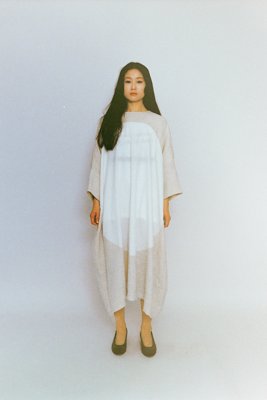 Circle-patterned square □○ dress. Front is made of linen wool and the circle-patterned is made of cotton cashmere.