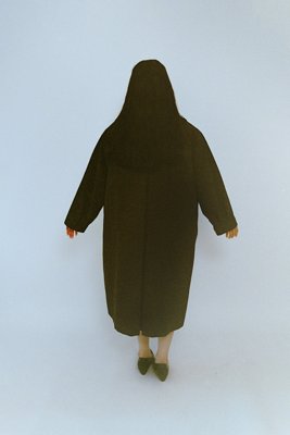 Classic dress coat with large collar and cuffs with three-dimensional darts.