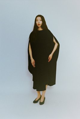 Circular wrapped dress with a beautiful silhouette. Made of cotton cashmere.
