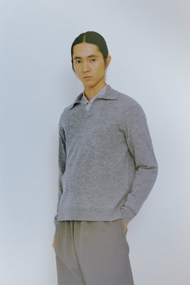 Cashmere knitted polo shirt. Whole-garment knitting process provides excellent comfort.