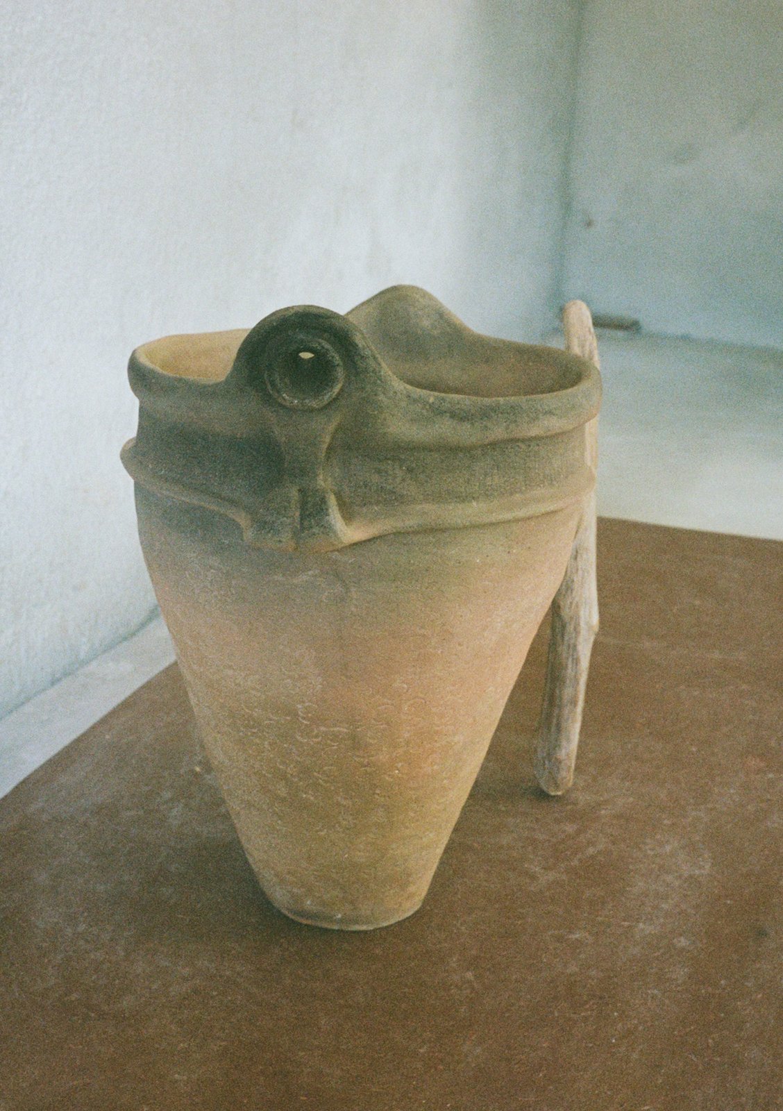 Mulberry earthenware combined with a stone axe made by Miyakono Yasuda