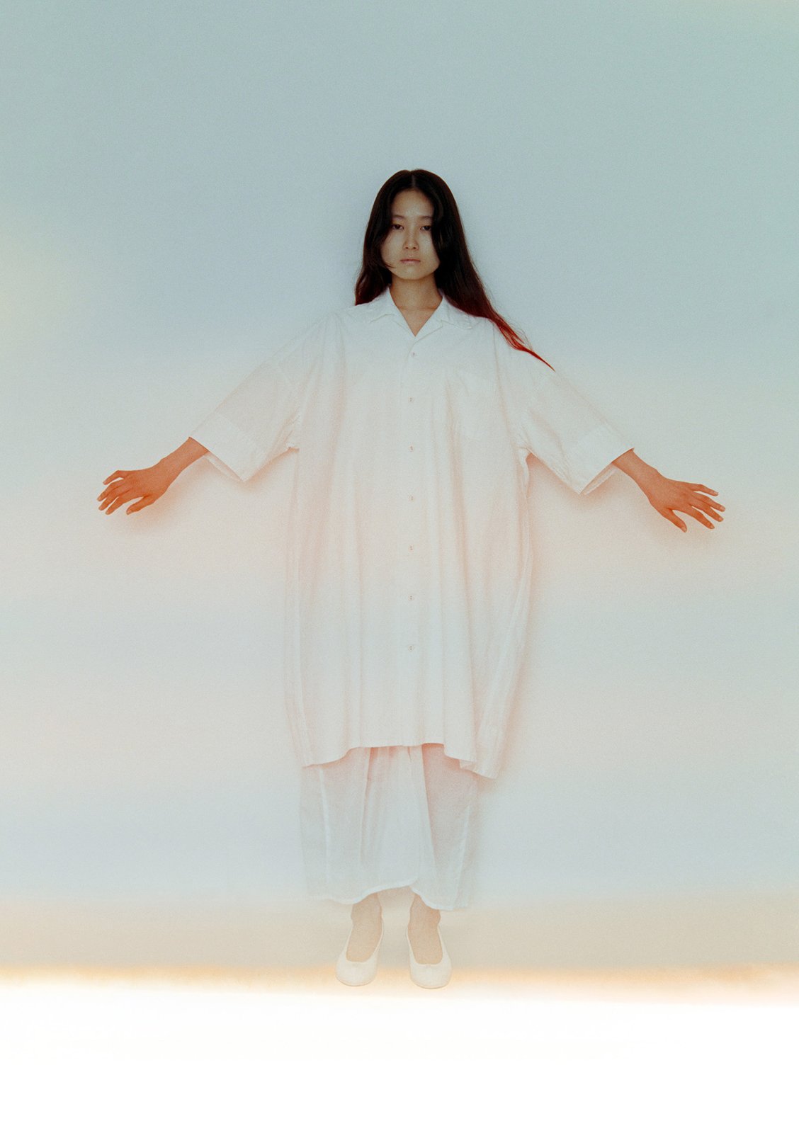 Organic cotton broadcloth shell-dyed open-collar shirt and see-through cotton wrapped skirt