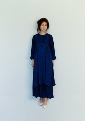 Layered ryukyu indigo-dyed tasuki apron over european stripe combination farmer dress